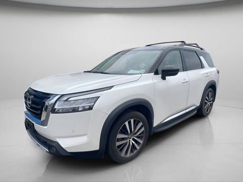 Used 2022 Nissan Pathfinder Platinum w/ Cargo Package image 2