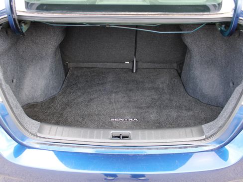Used 2019 Nissan Sentra SV w/ Special Edition Package FWD image 5