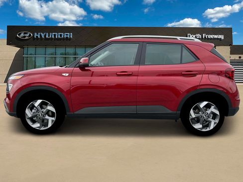 New 2025 Hyundai Venue SEL image 3