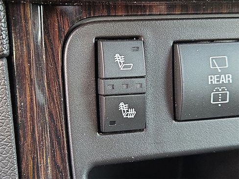 Used 2017 Chevrolet Traverse LT image 26