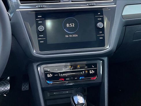 Used 2023 Volkswagen Tiguan SE w/ Panoramic Sunroof Package FWD image 7