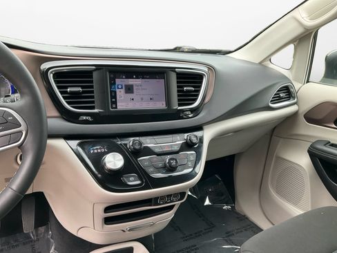 Used 2024 Chrysler Voyager LX FWD image 11
