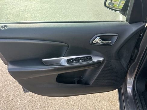 Used 2019 Dodge Journey SE w/ Premium Group image 11