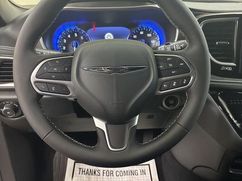New 2026 Chrysler Pacifica Select image 11