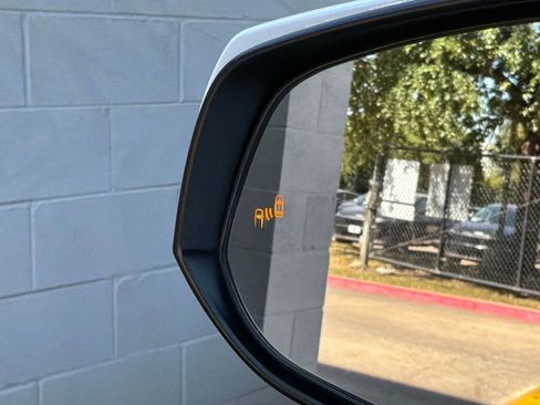 Used 2025 Toyota RAV4 XLE FWD image 21