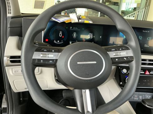 Certified 2025 Hyundai Tucson SEL image 9