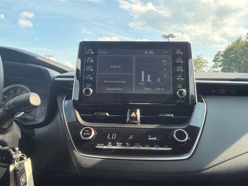 Used 2020 Toyota Corolla LE FWD image 23
