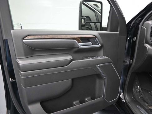 Used 2025 GMC Sierra 2500 SLE w/ SLE Value Package; AWD/4WD image 13