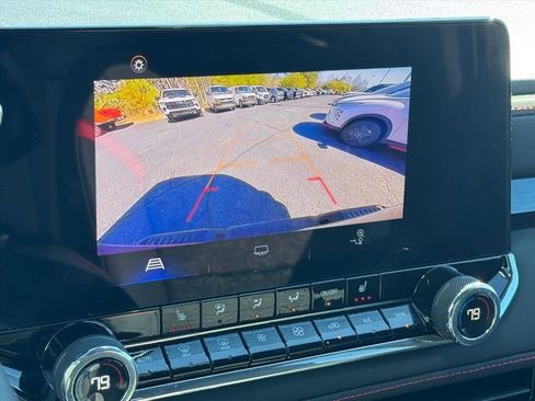 Used 2024 Chevrolet Colorado Z71 w/ Z71 Convenience Package 2 image 25