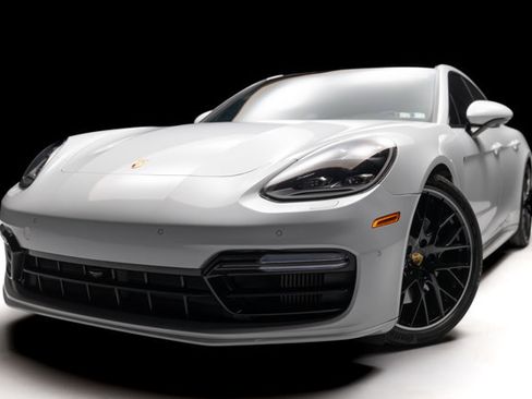 Used 2020 Porsche Panamera GTS w/ Premium Package Plus image 22