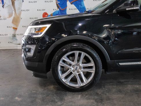 Used 2017 Ford Explorer XLT w/ Equipment Group 202A FWD image 16