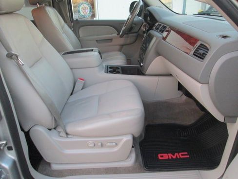 Used 2012 GMC Yukon XL SLT w/ SLT-2 Equipment Package image 17