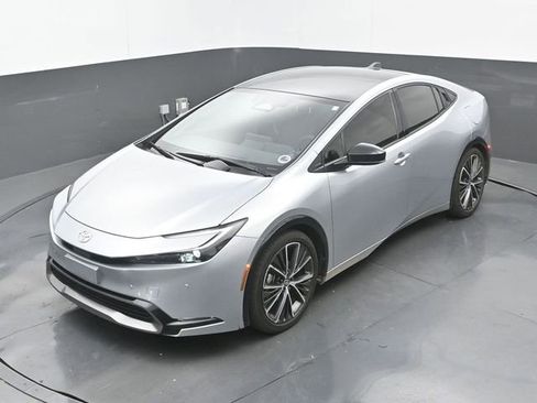 Used 2023 Toyota Prius XLE FWD image 16