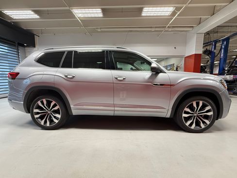 Used 2023 Volkswagen Atlas SEL Premium AWD/4WD image 11