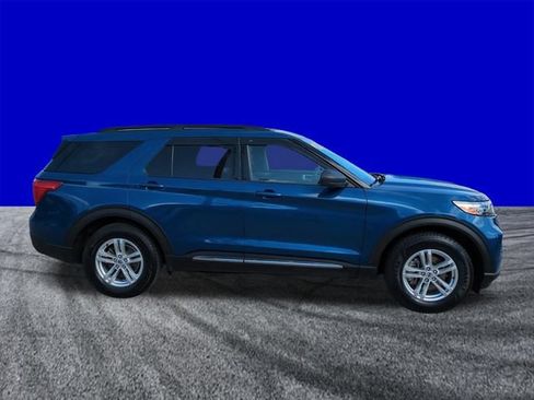 Used 2020 Ford Explorer XLT w/ Equipment Group 202A AWD/4WD image 3