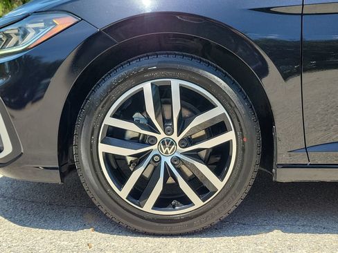 Used 2025 Volkswagen Jetta SE FWD image 6