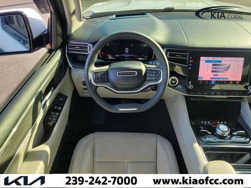 Used 2022 Jeep Wagoneer Series III w/ Flexible Seating Group AWD/4WD image 21