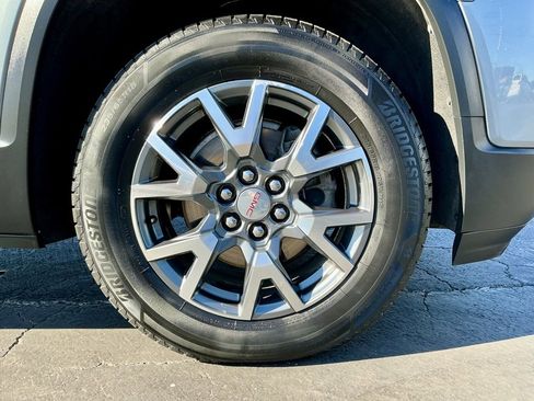 Used 2023 GMC Acadia SLT w/ Technology Package image 20