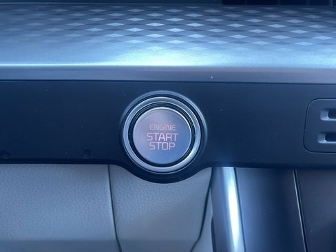 Used 2024 Kia Carnival LX image 20