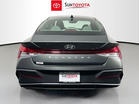 Used 2024 Hyundai Elantra SEL FWD image 5