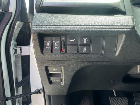 Certified 2024 Honda Odyssey EX-L image 13