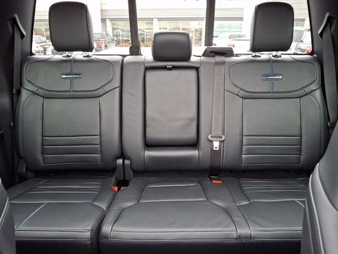 Certified 2025 Ford F450 Platinum w/ FX4 Off-Road Package image 18