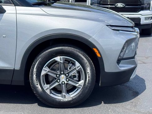 Used 2025 Chevrolet Blazer LT AWD/4WD image 39