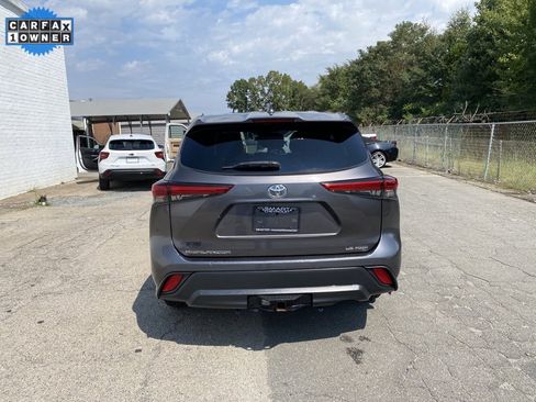 Used 2020 Toyota Highlander LE image 3