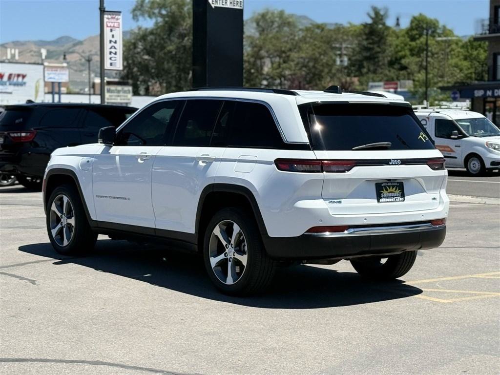 Used 2023 Jeep Grand Cherokee 4WD 4xe image 5