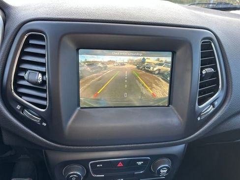 Used 2019 Jeep Compass Latitude image 18