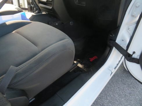 Used 2019 Jeep Wrangler Unlimited Sport image 23