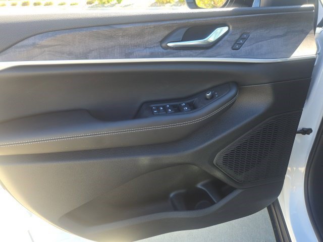 New 2027 Jeep Grand Cherokee Limited AWD/4WD image 6