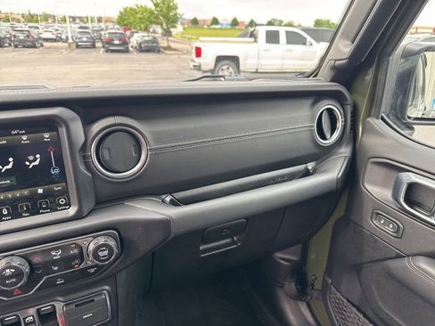 Used 2022 Jeep Wrangler Unlimited Sahara w/ Cold Weather Group AWD/4WD image 28