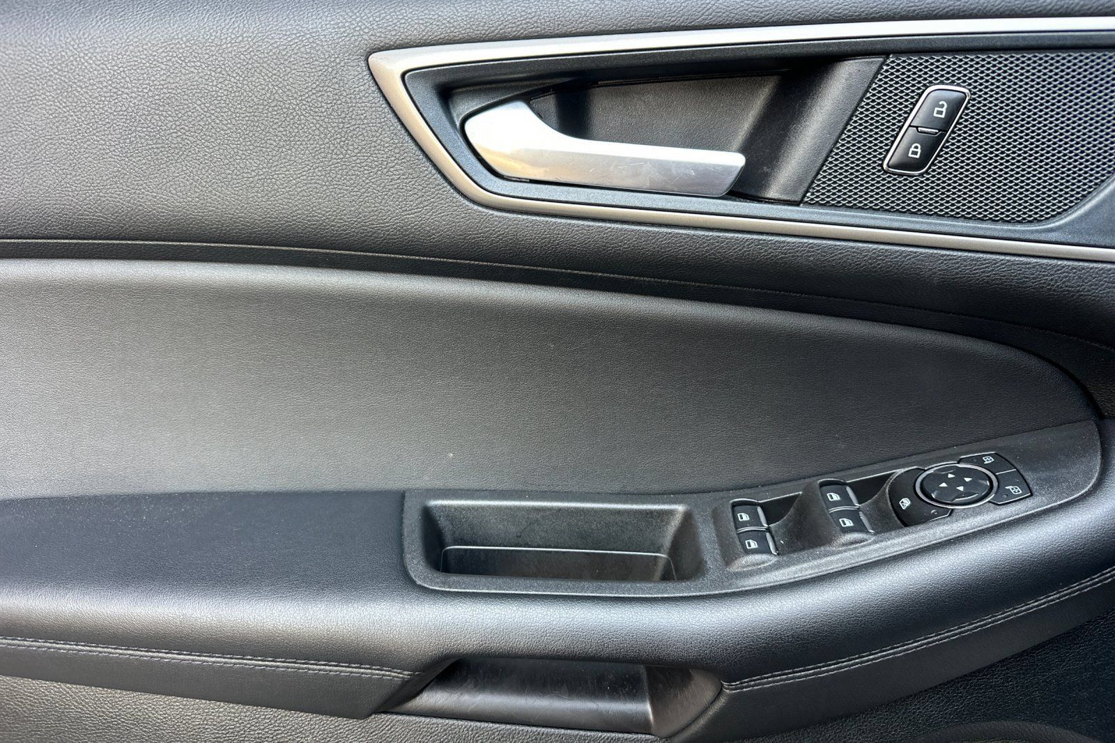 Used 2024 Ford Edge SEL AWD/4WD image 11