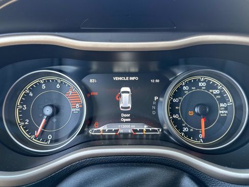 Used 2017 Jeep Cherokee Limited w/ Luxury Group image 19