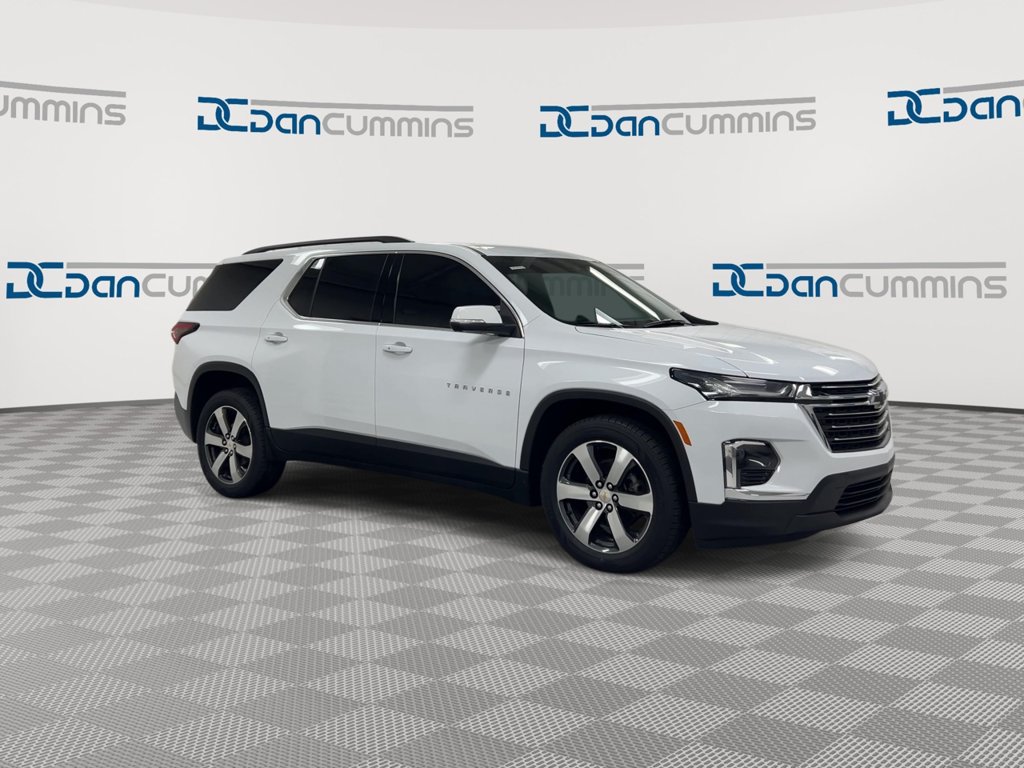 Used 2023 Chevrolet Traverse LT w/ LT Premium Package AWD/4WD image 2
