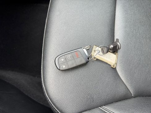 Used 2025 Jeep Compass Limited image 20