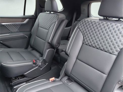 New 2026 GMC Acadia Denali w/ Super Cruise Package FWD image 36