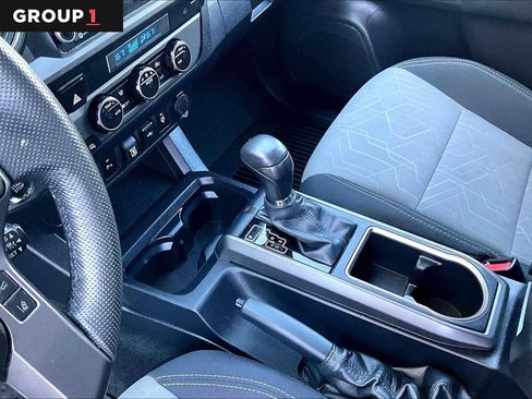 Used 2022 Toyota Tacoma TRD Off-Road w/ Technology Package AWD/4WD image 17