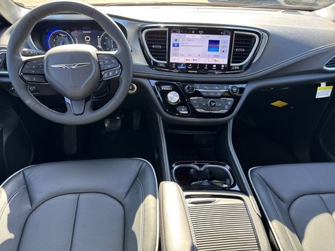 New 2026 Chrysler Pacifica Limited w/ S Appearance Package image 5