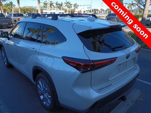Used 2021 Toyota Highlander Limited image 4