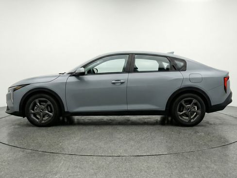 Used 2025 Kia K4 LXS image 5