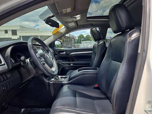 Used 2016 Toyota Highlander XLE AWD/4WD image 14