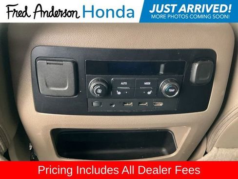 Used 2018 GMC Yukon SLT w/ Premium Edition RWD image 17