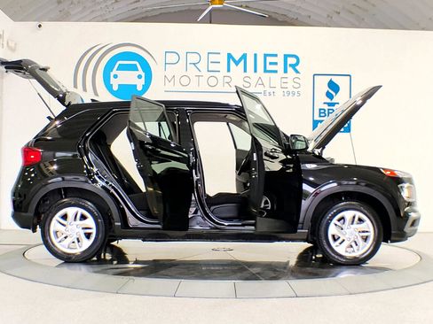 Used 2021 Hyundai Venue SE image 9