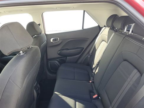 Used 2024 Hyundai Venue SEL image 10