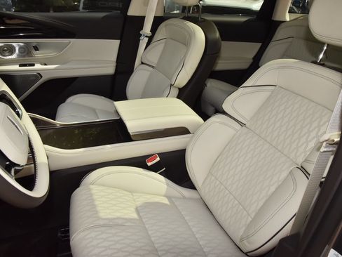 New 2026 Lincoln Nautilus Black Label w/ Jet Appearance Package AWD/4WD image 35