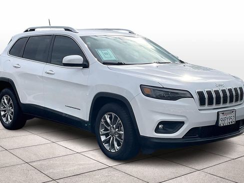 Used 2019 Jeep Cherokee Latitude Plus w/ Comfort/Convenience Group image 2