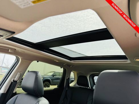 Used 2023 Nissan Rogue SV w/ SV Premium B Package image 4