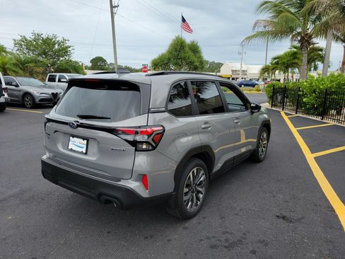 Used 2025 Subaru Forester Touring w/ Popular Package - Touring AWD/4WD image 5